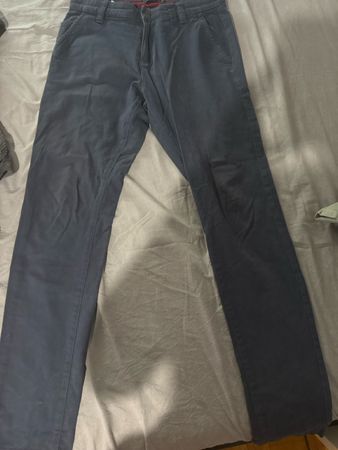 Pantalon bleu Clockhouse. 