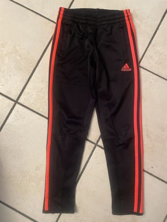 Adidas Trainingshose schwarz Gr 128 guter Zustand