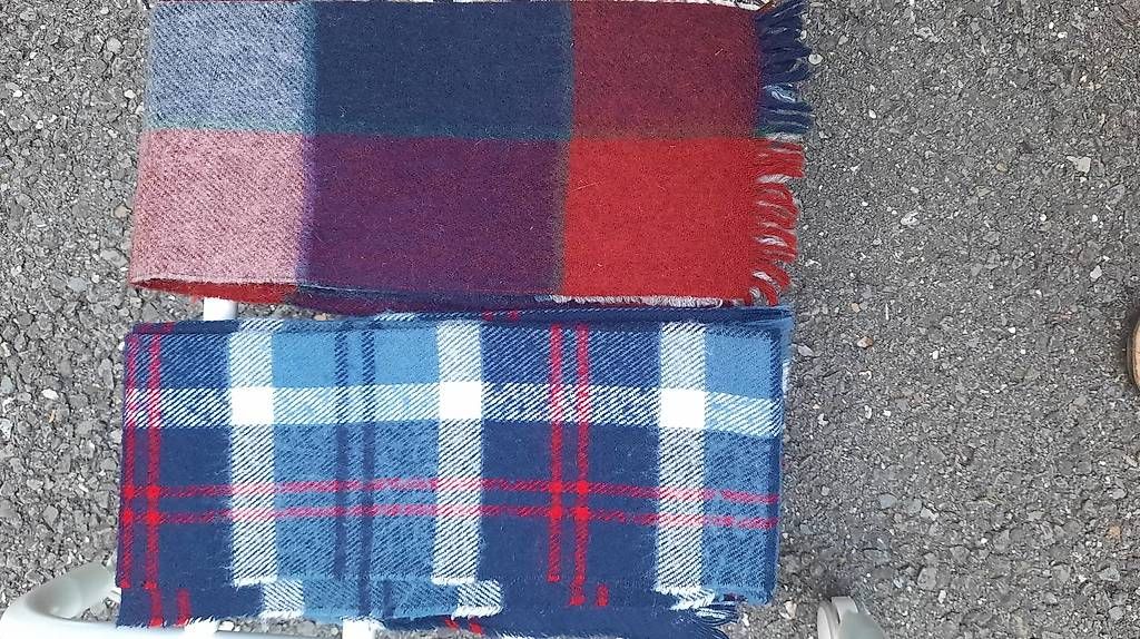 Foulard & Sciarpe: Écharpes diverses 5.00 pièce – Usato da Bouveret venduto da familylocher