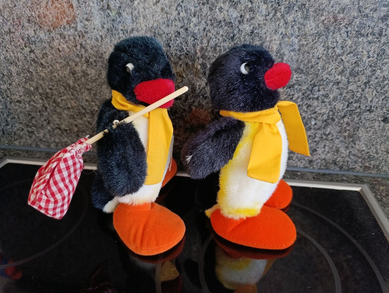 Giocattoli: 2 Pingu 1992 SRG Heunec Stofftiere, 20cm – Usato da Wil SG venduto da Donaldus 1