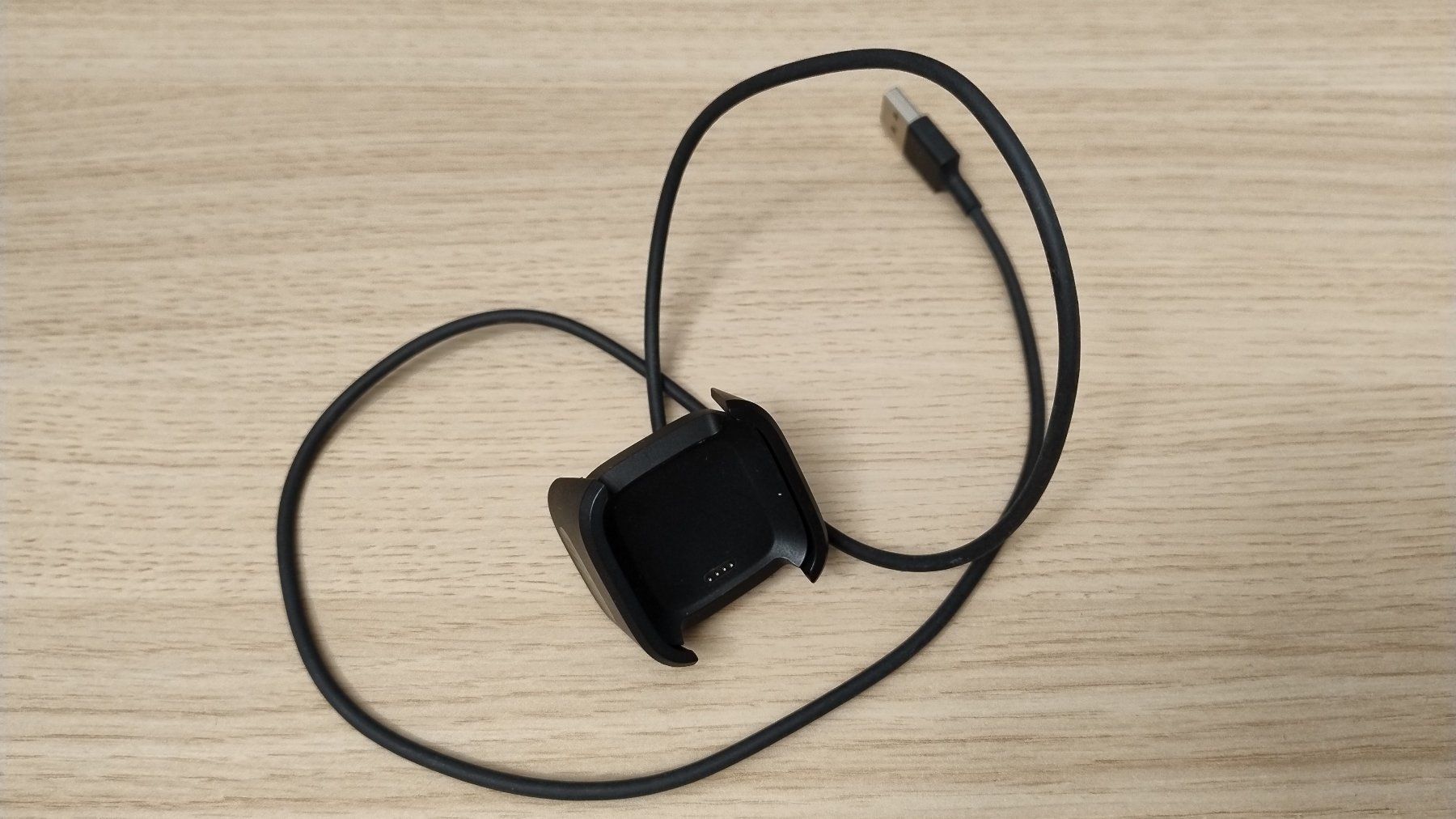 Fitbit Smartwatch: Fitbit Versa Light defekt mit Ladekabel – Difettoso da Zürich venduto da roman_meier 2