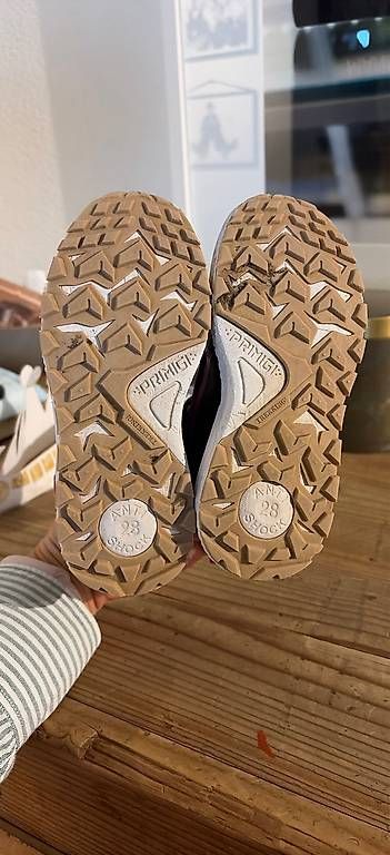 Schuhe für Mädchen: Gore Tex Schuhe Primigi Gr. 28 – Gebraucht aus Zürich von vio_vv97 1