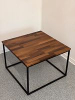 Handgefertigter Couchtisch aus Nussbaumholz