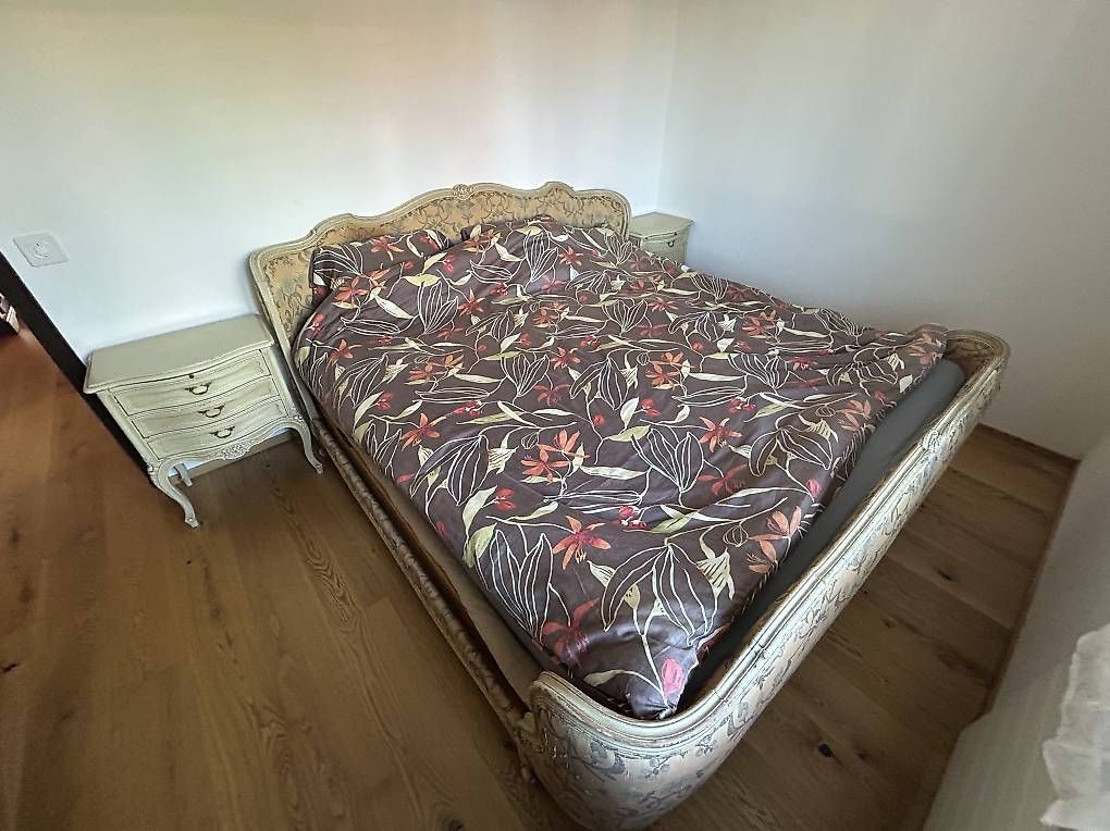 Lits: Royal bed with 2 night tables – D'occasion à Zürich par Emilio_1