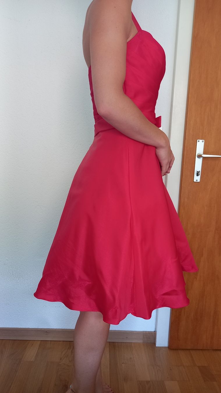 Kleider: Cocktailkleid rot massgeschneidert, Grösse 34-36 – Gebraucht aus Tamins von sem15 2
