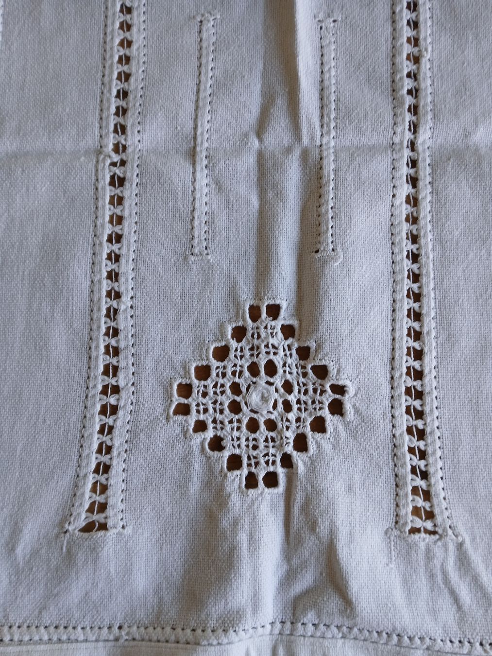 Altra biancheria da tavola: Vintage White Embroidered Table Runner - Excellent! – Usato da Dübendorf venduto da LoRi-2026 1