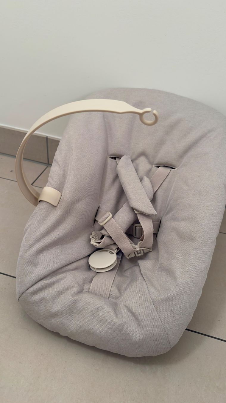 Stokke Wippen & Schaukeln: STOKKE Tripp Trapp Newborn Set vanilla white – Gebraucht aus Uerikon von Kla_Ma