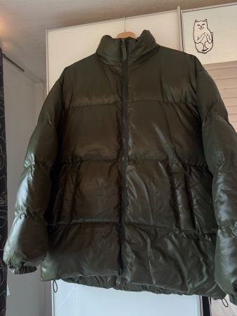 Warme Winterjacke, noch nie getragen mit Etikett