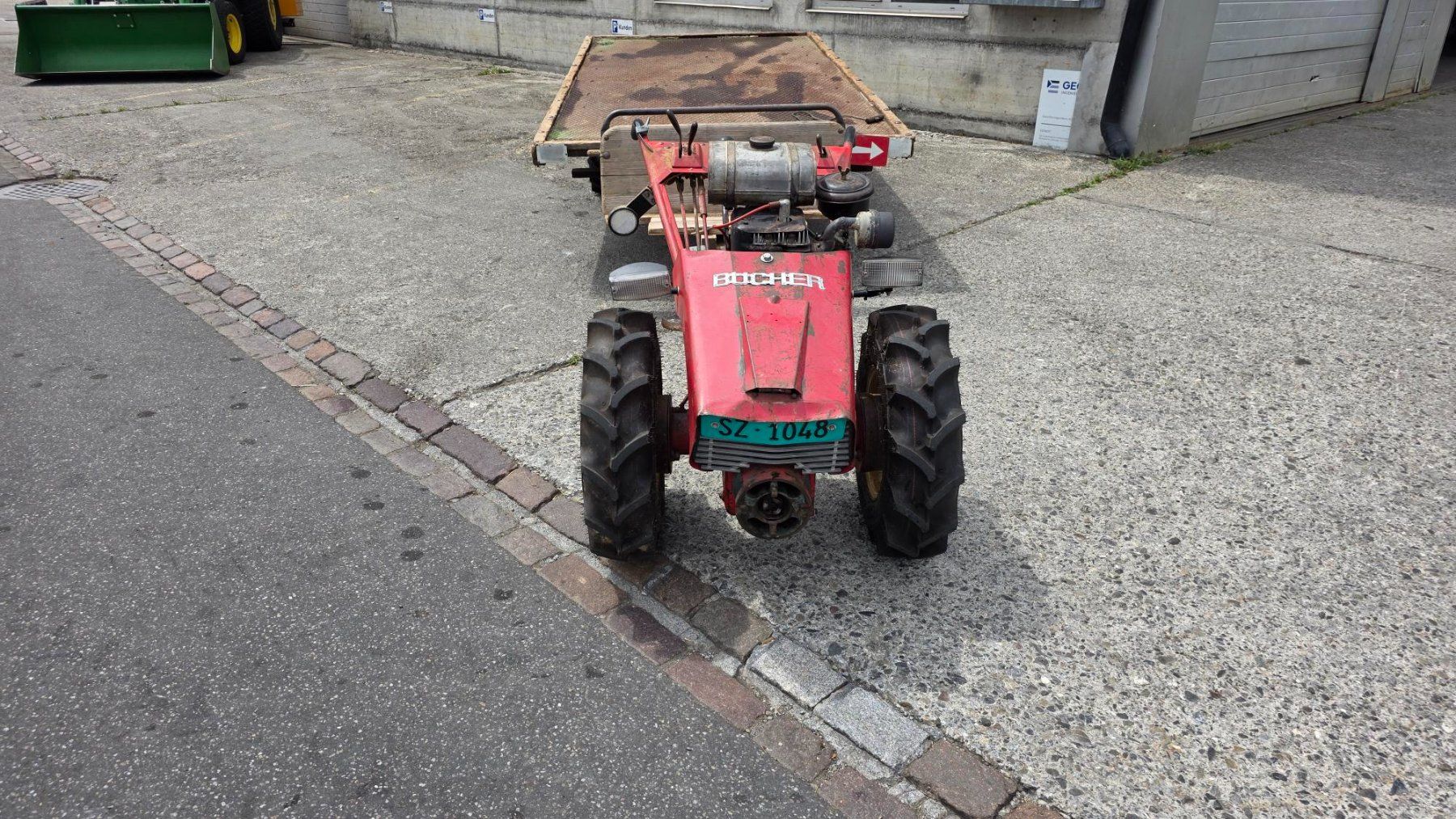 Bucher Tracteurs: Einachser Traktor, Bucher mit Brücke ab Fr. 1.-- – D'occasion à Altendorf par Puch1977 1