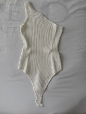 Einarmiger Body in weiss