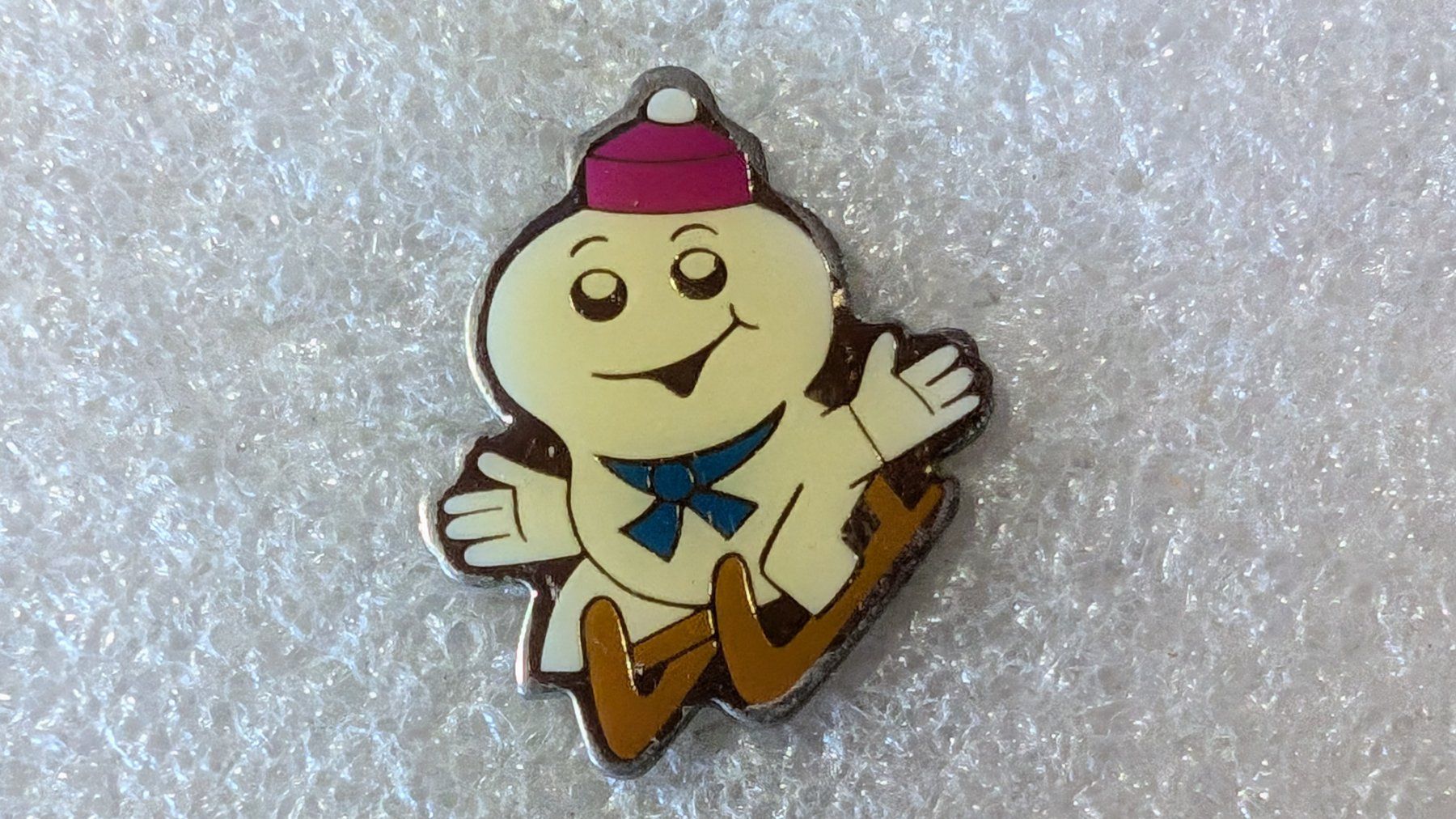 Plaketten & Abzeichen: Ansteckpin 212: Maga Bio – Gebraucht aus Oppligen von Pin-Fall-Shop