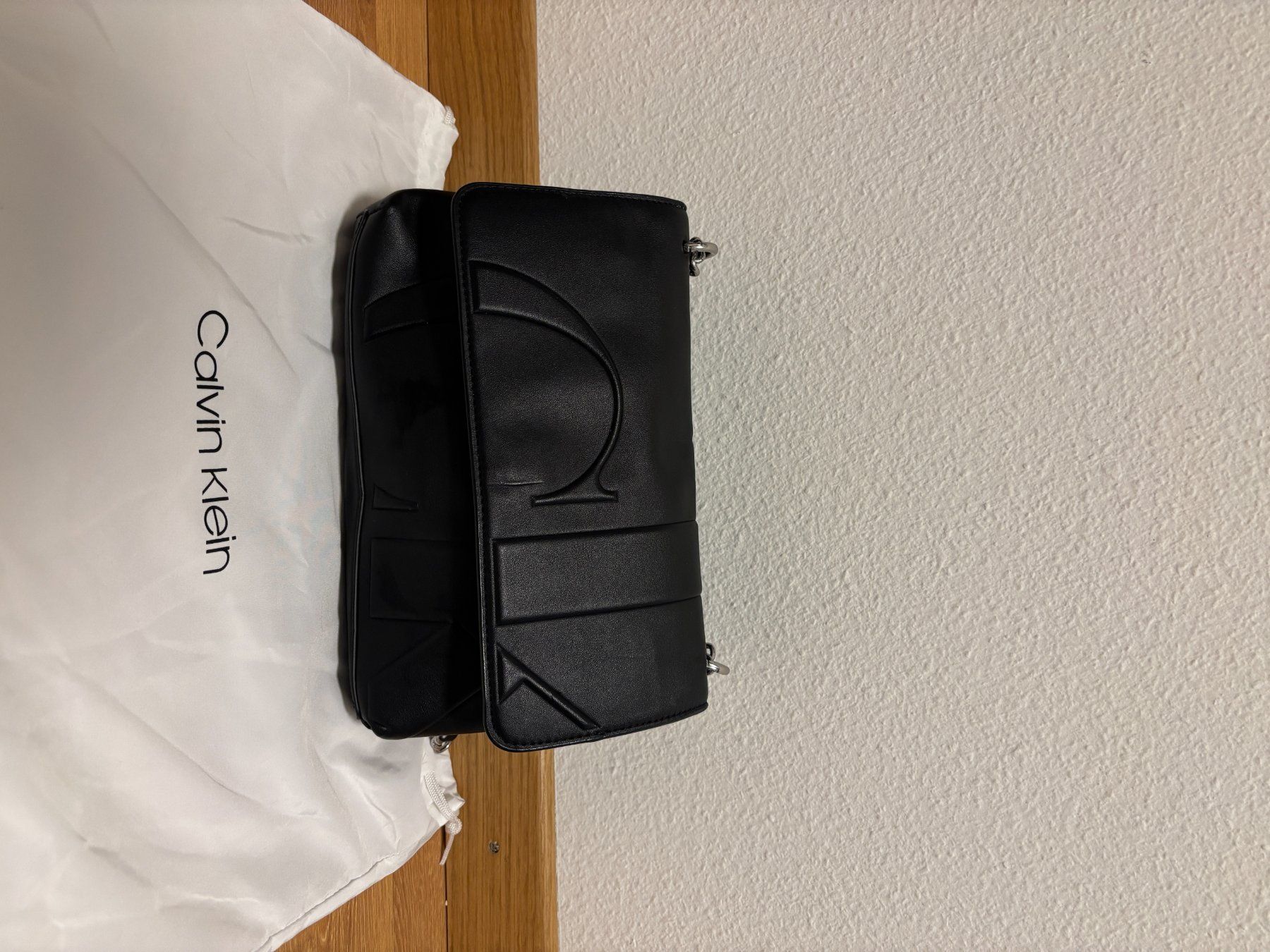 Calvin Klein Taschen für Damen: Schwarze Calvin Klein Tasche – Gebraucht aus Buchs ZH von lin_yc6r