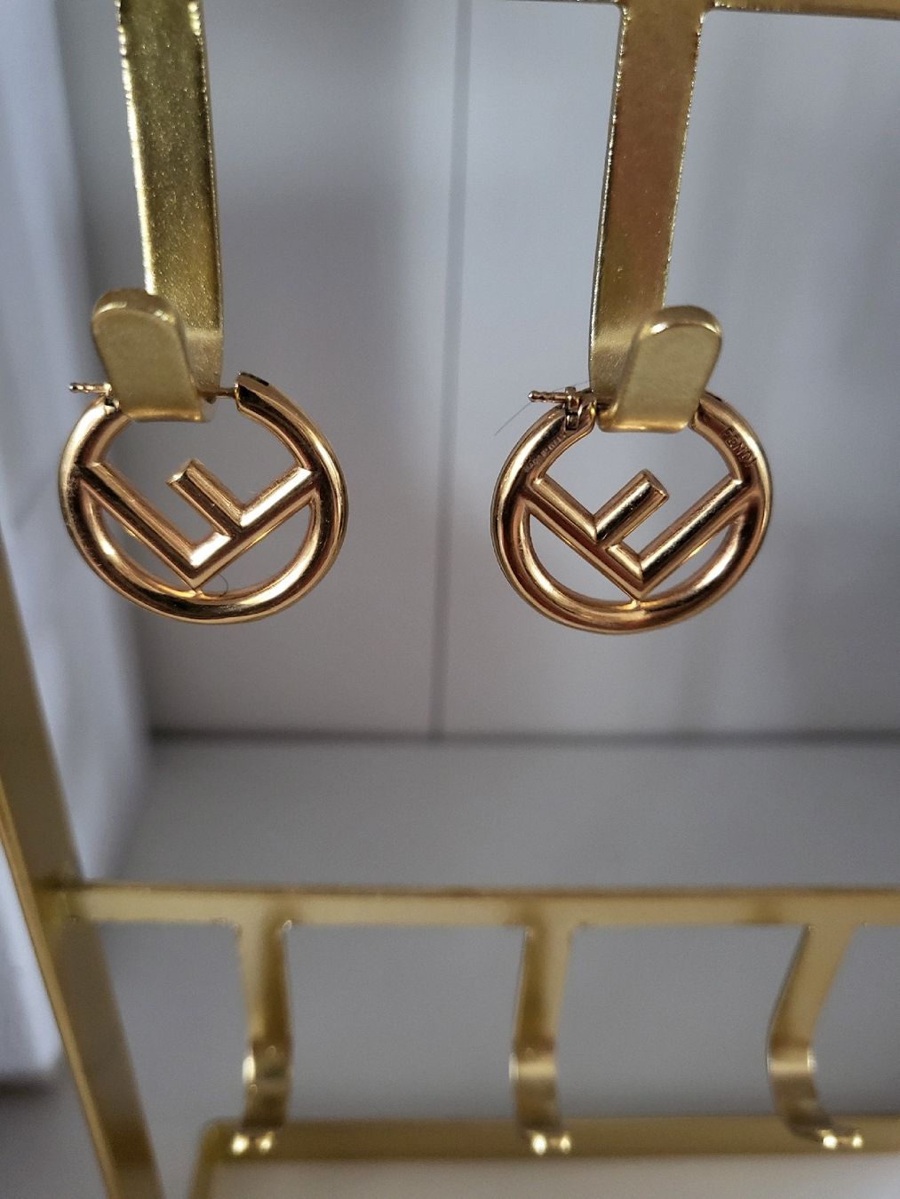 Fendi Ohrringe & -stecker: Fendi O'Lock Hoop Earrings - – Gebraucht aus Sarmenstorf von zuz_q5kq
