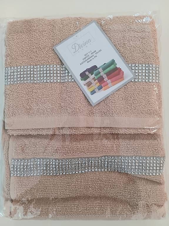 Badetücher: Set à 2 Gästetücher  mit Glitzersteine NEU – Gebraucht aus Aarau von Yeeaaah