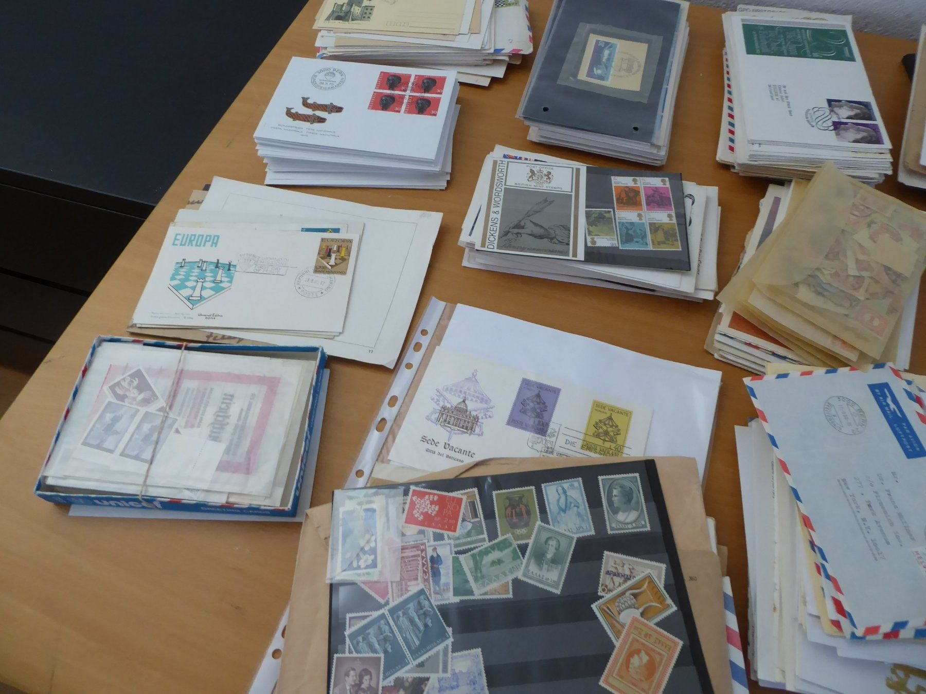 Tutti i francobolli: Wundertüten Kiste Briefmarken anschauen – Usato da Rothrist venduto da swisstools 7