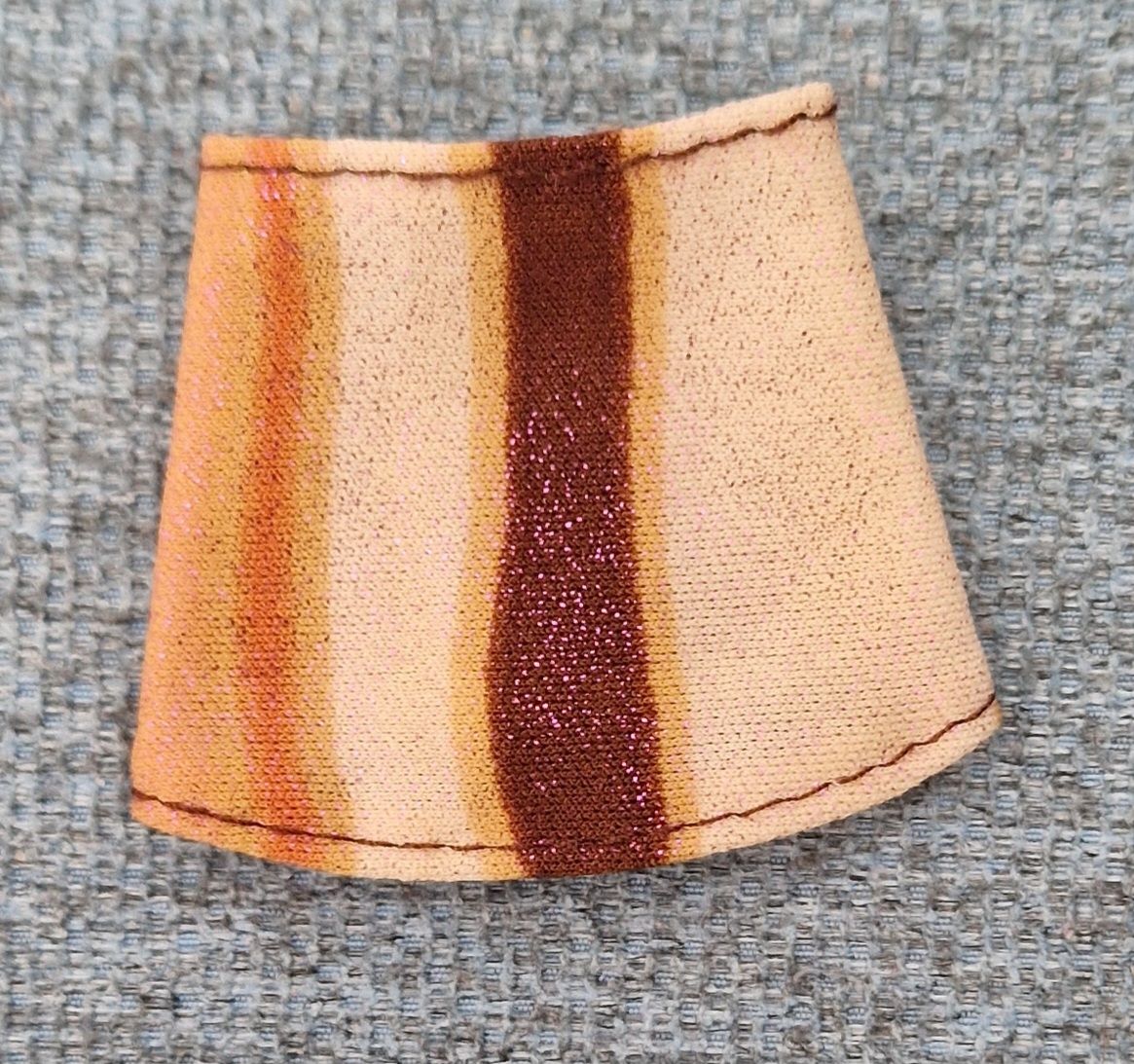 Bambole: jupe pour skipper (enfant Barbie) – Usato da Couvet venduto da Pioune