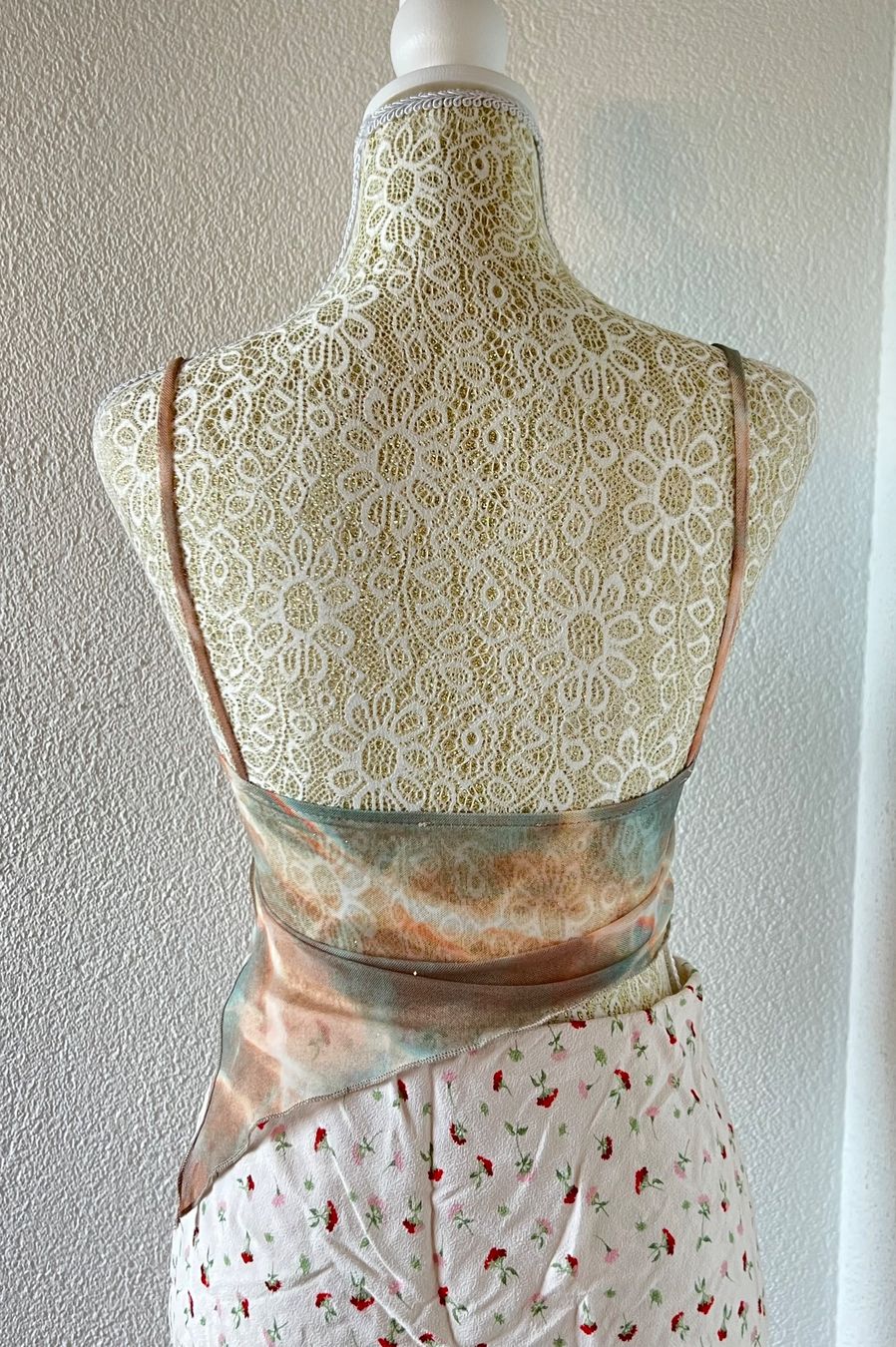 Pull&Bear Top: 90s sheer silk cami top – Nuovo (secondo la descrizione) da Otelfingen venduto da houseofstae 2