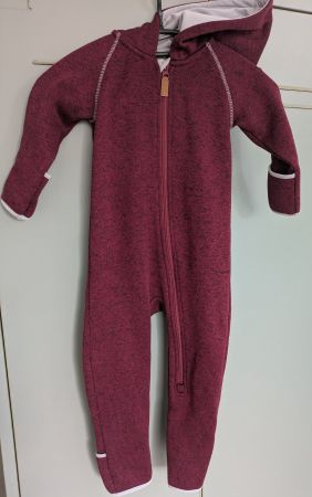 Fleece-Anzug "Mags" in dark chilli von Ebbe, Grösse 86