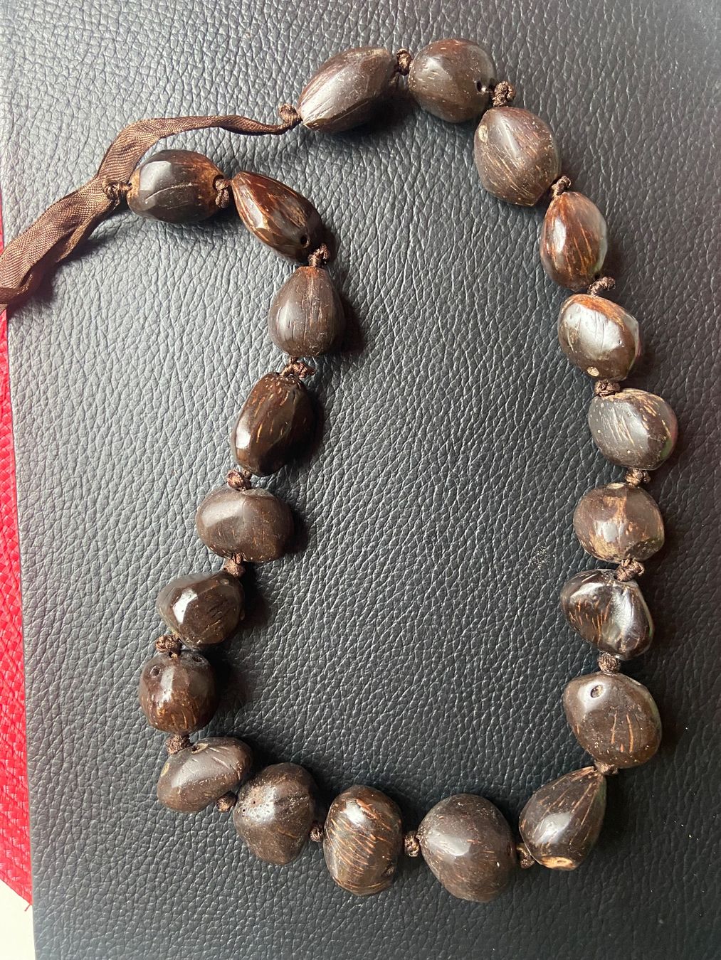 Catenine: Original Hawaii Kukui  Halskette** Neu** – Nuovo (secondo la descrizione) da Zuerich venduto da Perlen-Decor