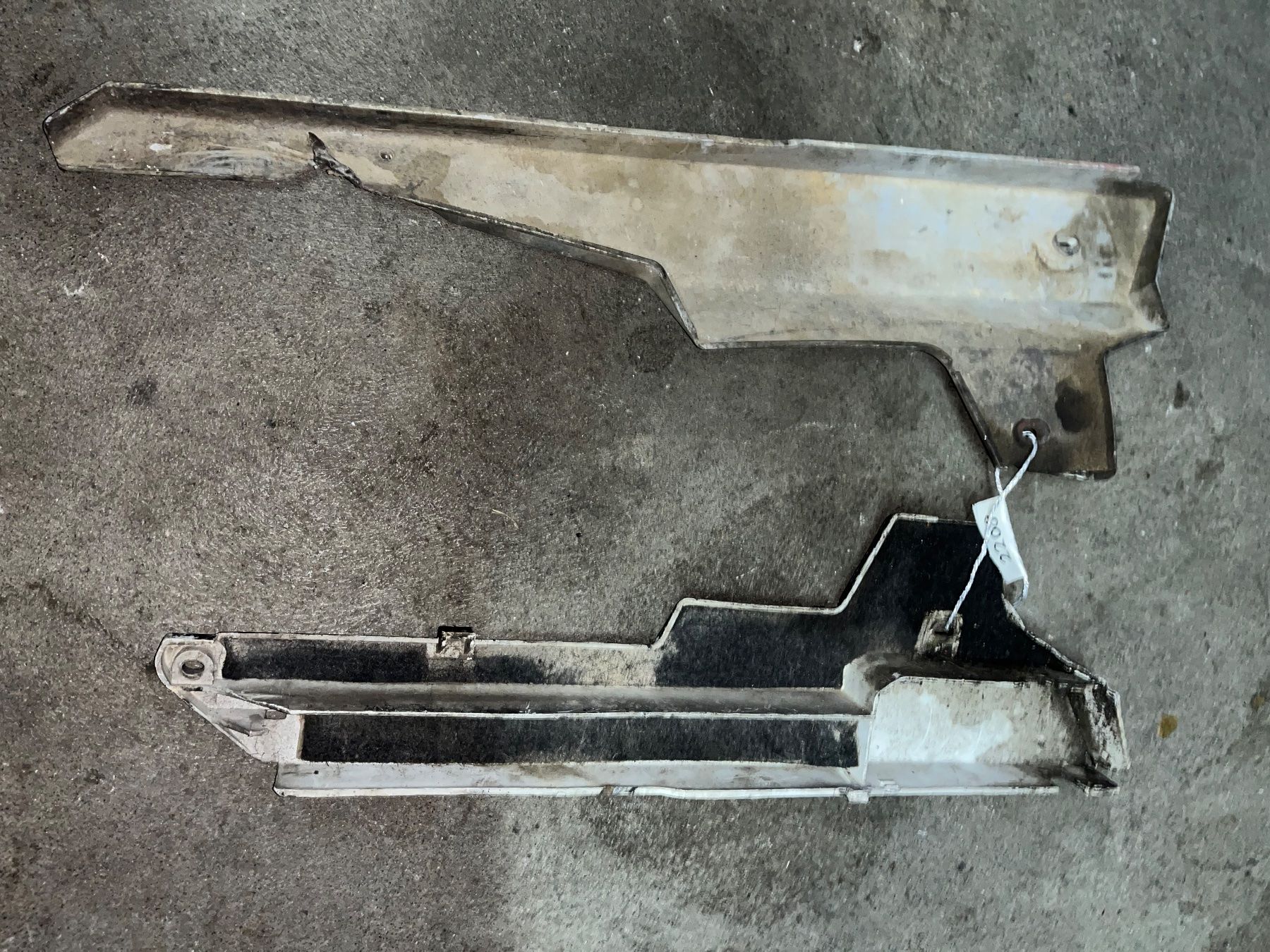 Puch Parti ricambio per ciclomotori: Puch Maxi N Seitenschützer – Usato da Fahrni b. Thun venduto da berger_tuning34