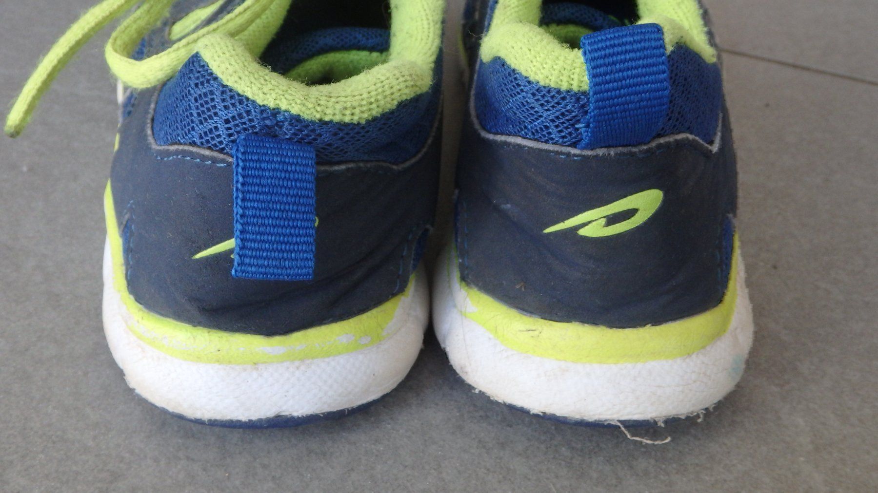 Scarpe per ragazzi: Turnschuhe spiridon Gr 32 – Usato da Riehen venduto da India13 2
