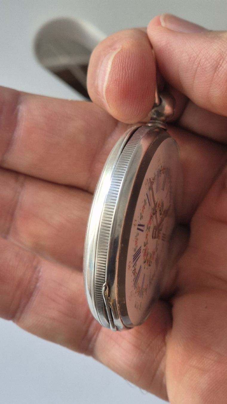 Montres: Rare Trachtenuhr mit handbemaltem Zifferblatt, W. Keller – D'occasion à Marbach SG par Zippo1401 7