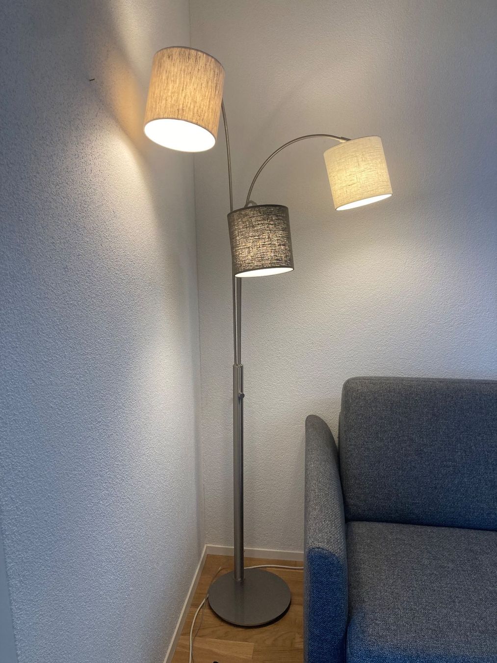 Lampade: Stehlampe dimmbar – Usato da Oberbuchsiten venduto da Samson1.0