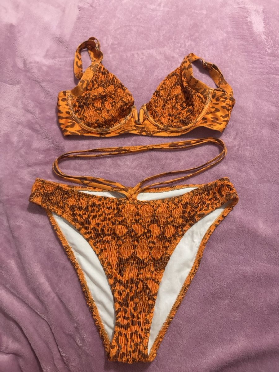 Maillots de bain & Bikinis: Bikini orange mit Schlangenmuster Grösse L – D'occasion à Adlikon b.Regensdorf par gio_xl8z