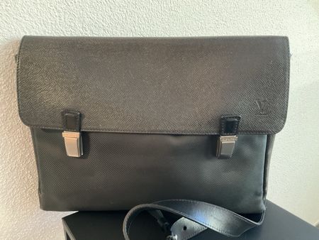 Louis Vuitton Crossbody  Messenger, schwarz