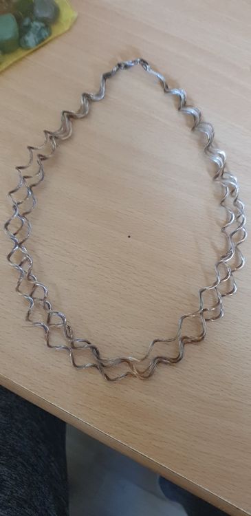 Ancien Collier Art Nouveau En Métal Argenté, Motif Fin, Origine France, état Correct (strass à Refaire)