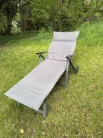 Graue Sonnenliege mit Rädern für Garten! (58)
