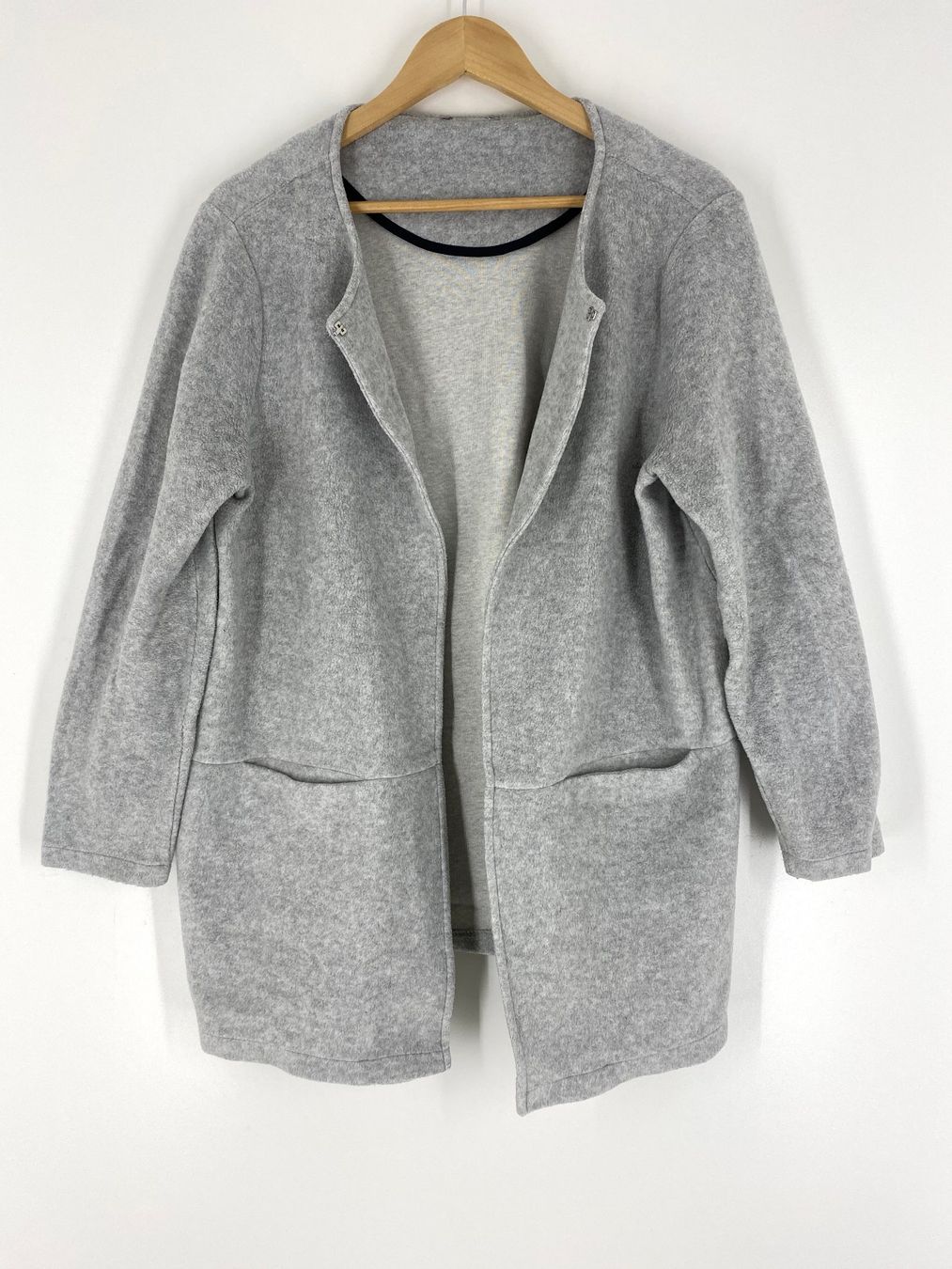 Giacche: Fleece Jacke, grau, Grösse 42 – Usato da Mülligen venduto da Chleeblatt1941