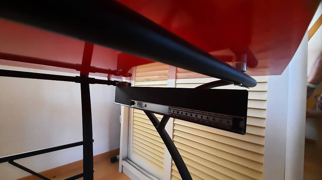 Scrivanie: Kleiner Bürotisch, rot – Usato da Baar venduto da Biga3 2