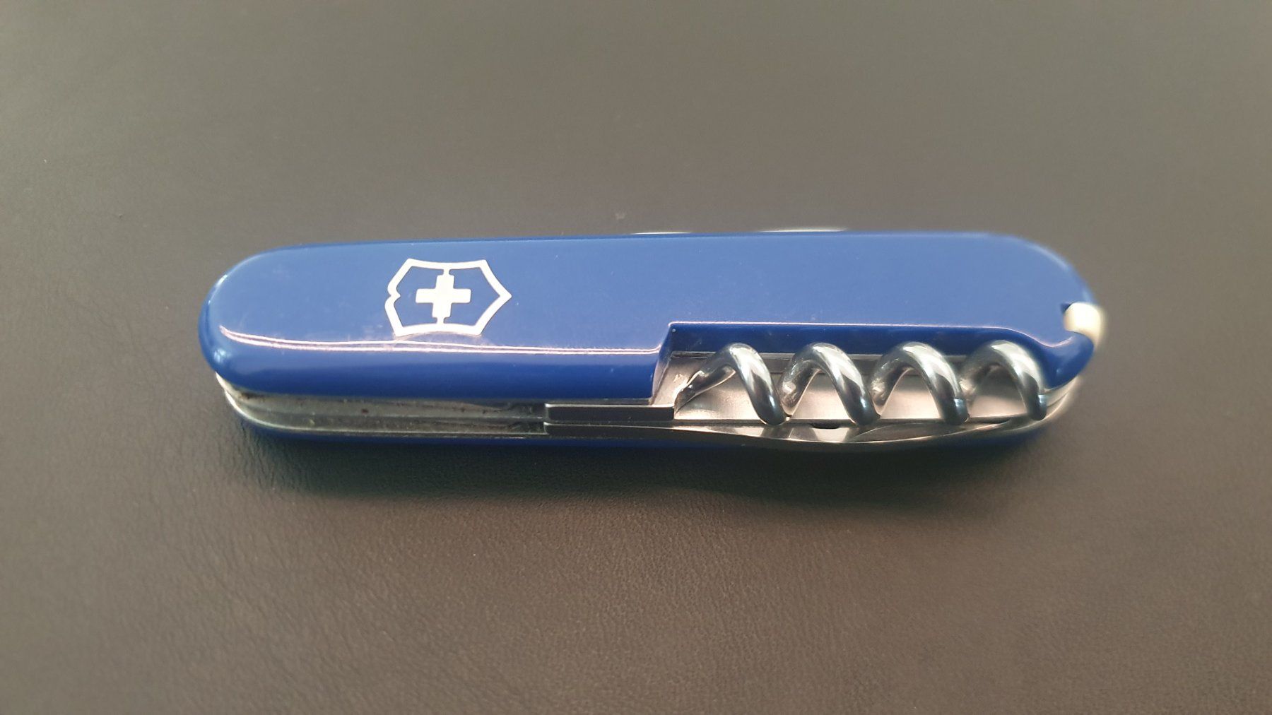Victorinox Coltelli tascabile: 3 Victorinox Sackmesser mit Logo – Usato da Härkingen venduto da MarianneSi 1