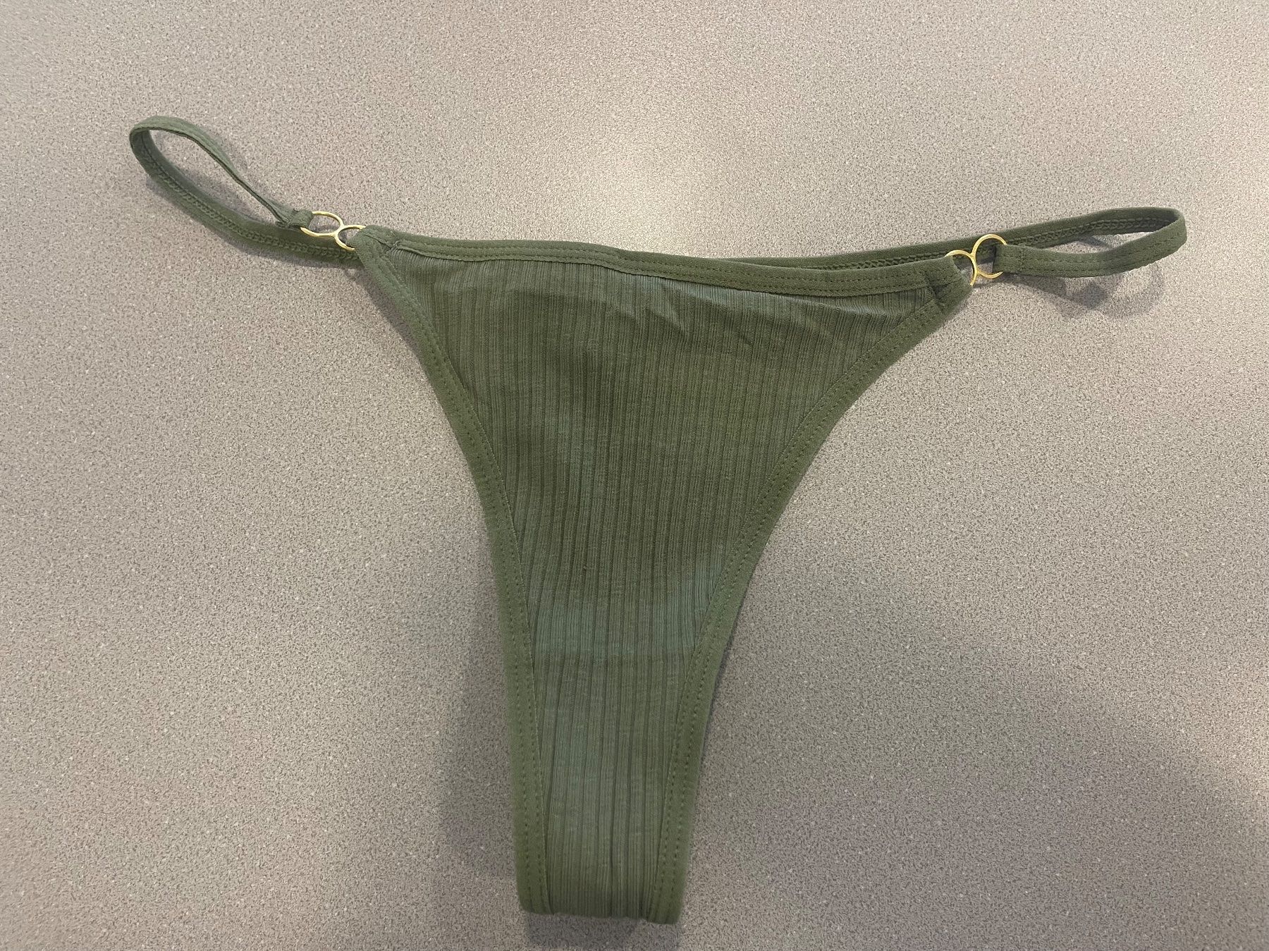 Sonstige Unterwäsche: Neuer String Tanga, Grösse L – Neu und originalverpackt aus Wohlen AG von abaci