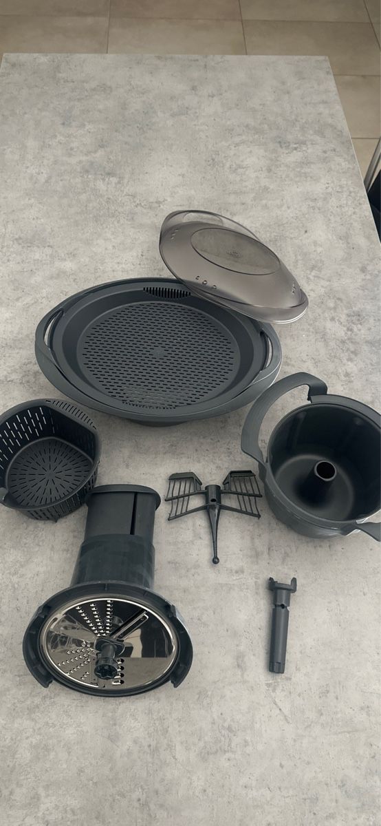 Thermomix Elettrodomestici da cucina: Thermomix tm5 + accessoires  – Usato da Matran venduto da Benjamin82 1