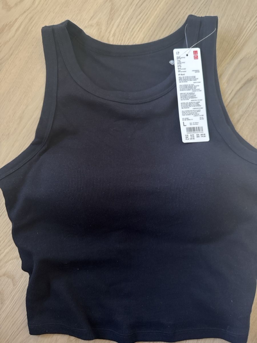 Top: Uniqlo Ribbed Cropped Bra Top Black – Nuovo e nell'imballaggio originale da Glattpark(Opfikon) venduto da IsabelAg 1