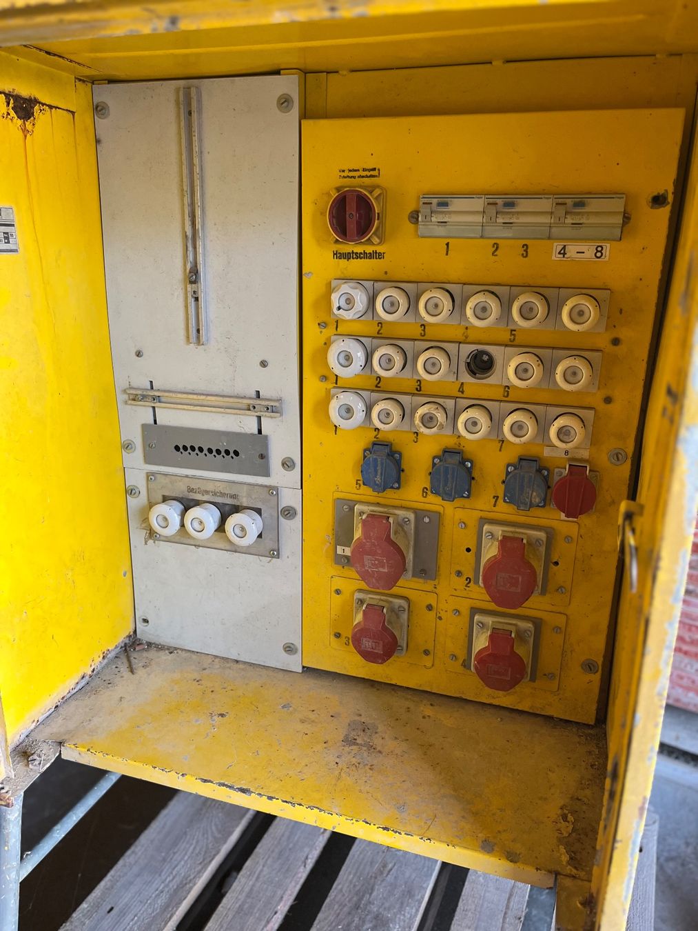 Electrotechnique: Baustromverteiler 60A inkl. 10m Kabel – D'occasion à Herbetswil par Bauwerk_Thal 1