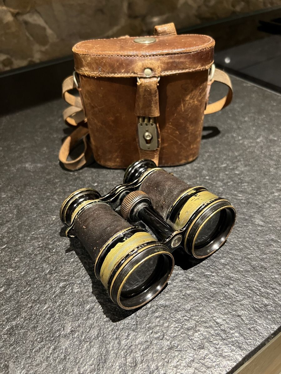 Binocoli: Antikes Opernglas Feldstecher Fernglas mit Kompass & Köcher – Usato da Theilingen venduto da ovi123 4