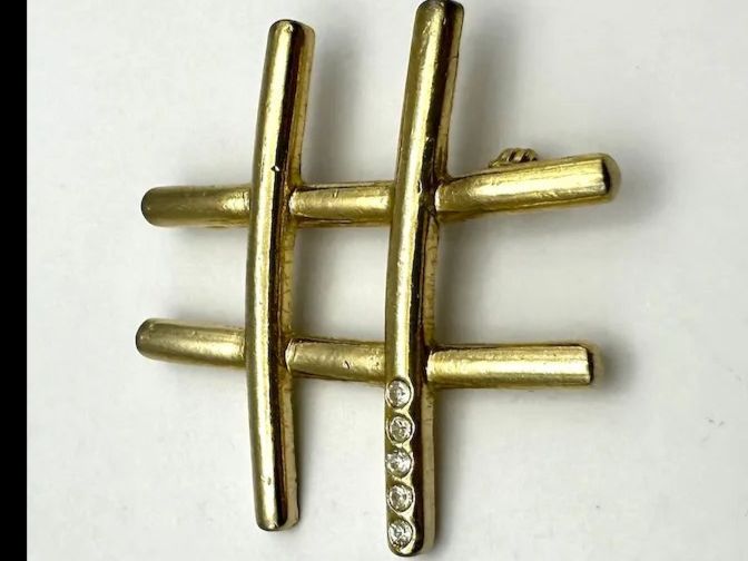 Spille & Fermagli: Vintage   Modernist Hashtag Brosche m. Swarowski Steinen – Usato da Beckenried venduto da SylvkensWorld 1