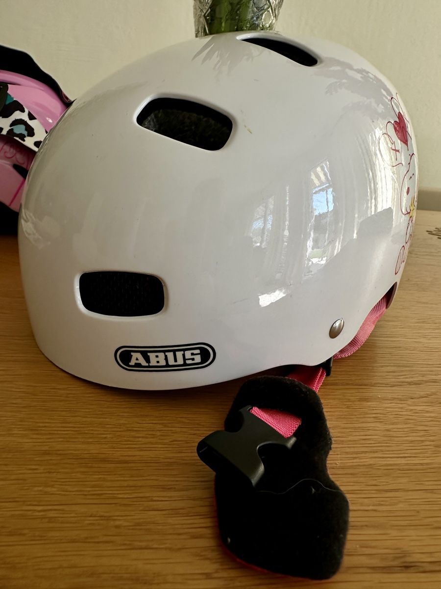 Abus Casques: Abus Kinderhelm Snoopy weiss Grösse 48-55 cm  – Neuf (Voir description) à Jonen par rdi_qj9p 5