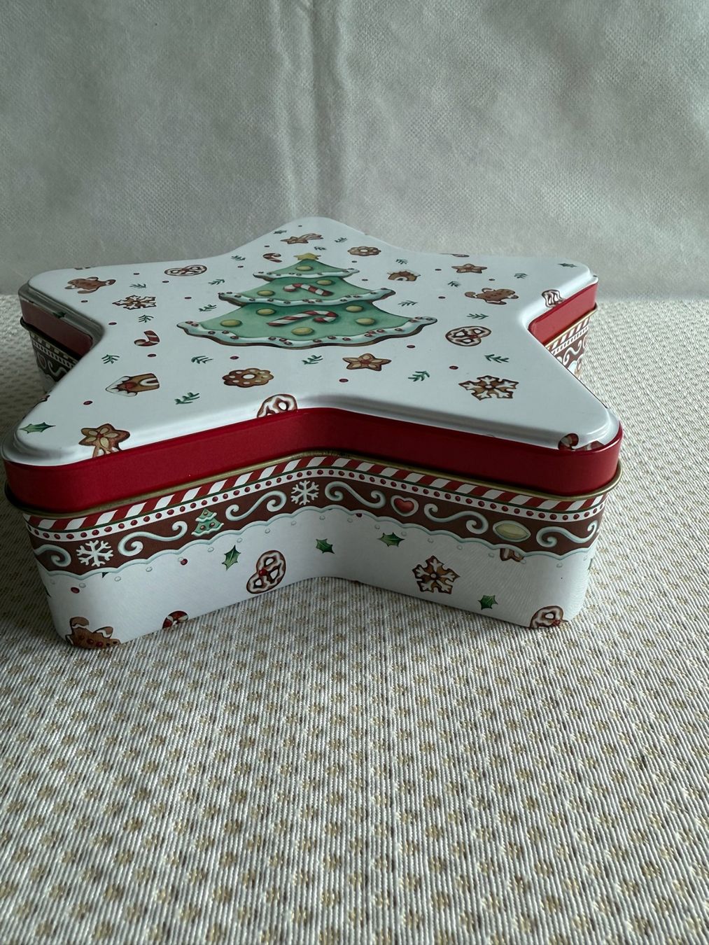 Dolce & Gabbana Recipients et similaires: Boîte à biscuits - décor de Noël – D'occasion à Sion par accroshoes 1