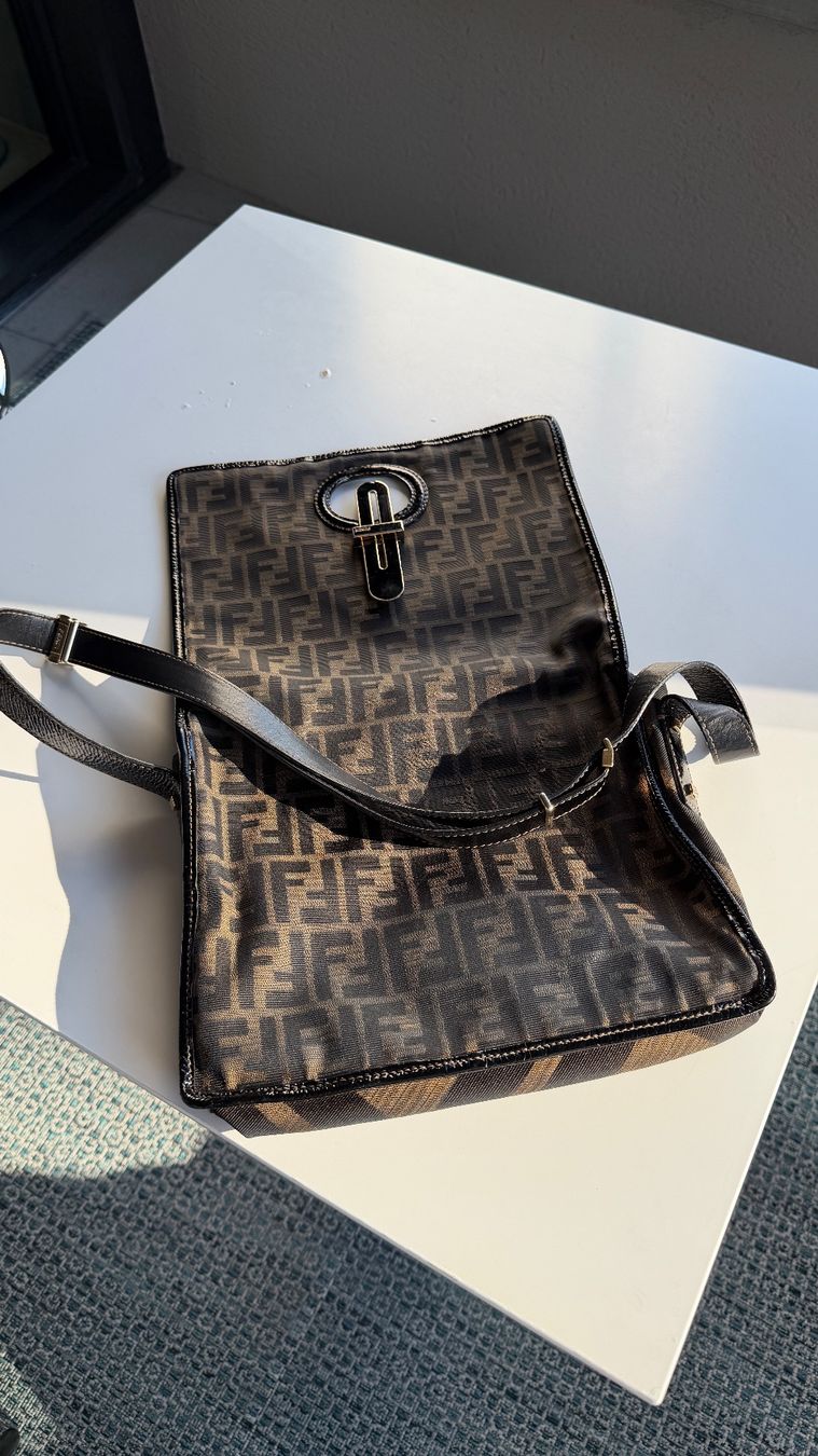 Fendi Borse da donna: FENDI Umhängetasche mit einzigartigem Verschluss – Usato da Zürich venduto da MindWork66 3