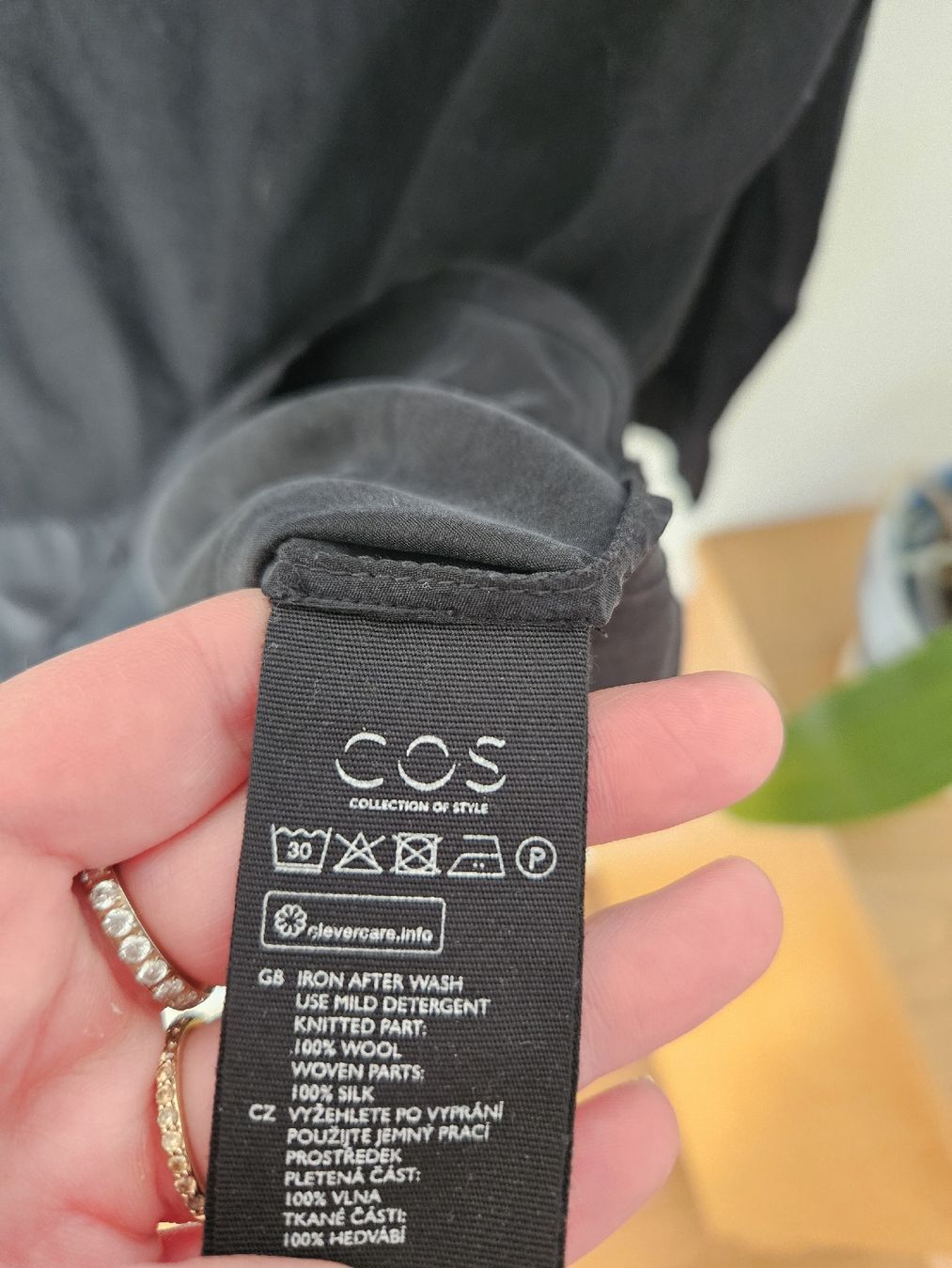 Cos Maglioni & Felpe: COS Rollkragenpullover, Wolle/Seide, Schwarz, Gr. S – Usato da Basel venduto da lar_7c62 2