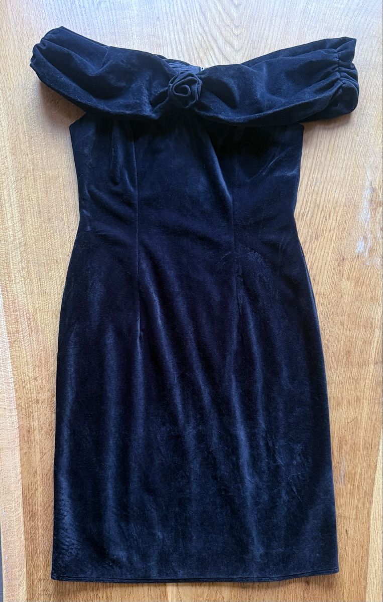 Vestiti: vintage Samtkleid schwarz Grösse 40/lL – Usato da Siebnen venduto da koschitoschi