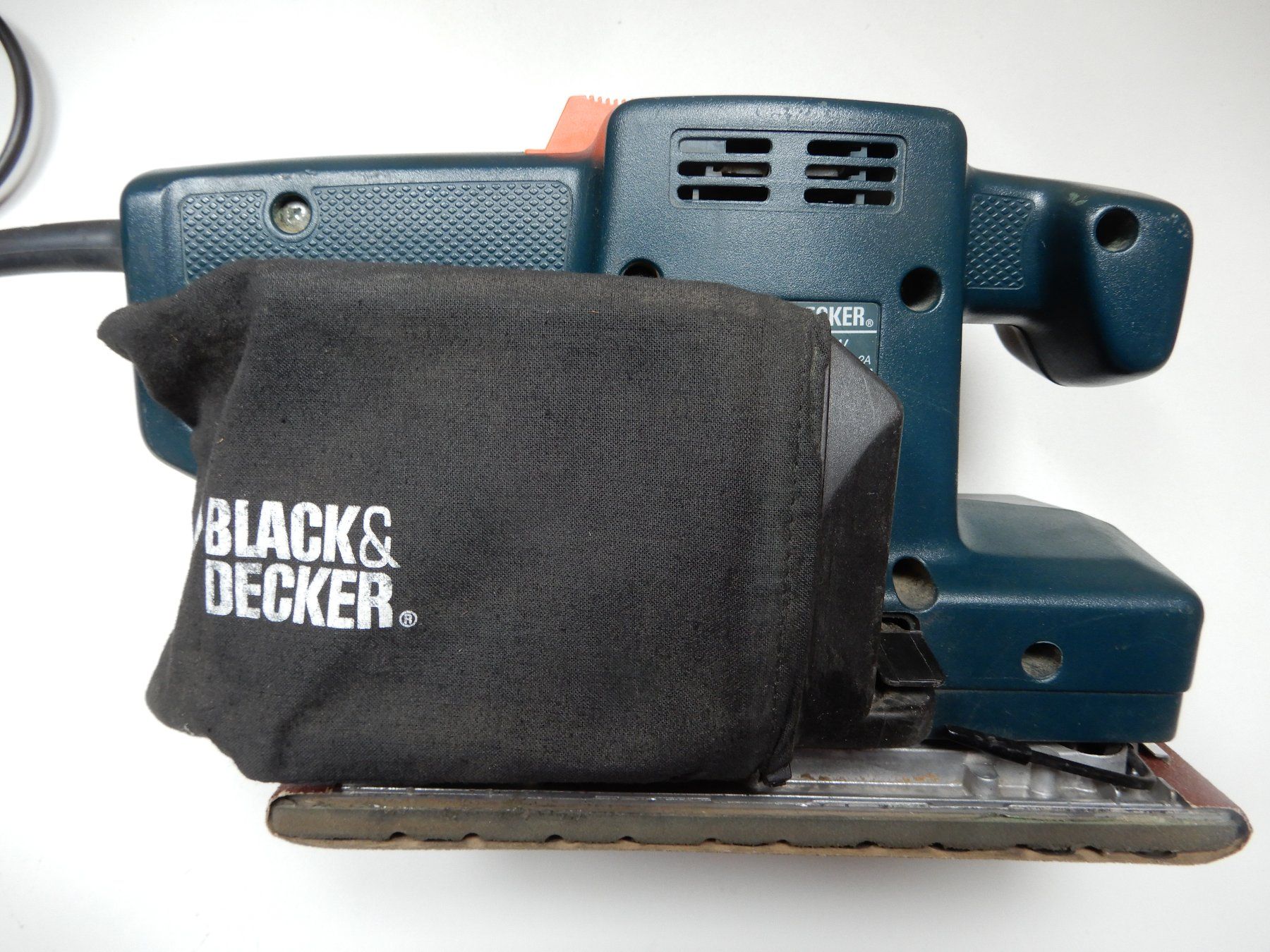 Schleifen & Polieren: Schwingschleifer - Black & Decker KA273 – Gebraucht aus Hochfelden von  1