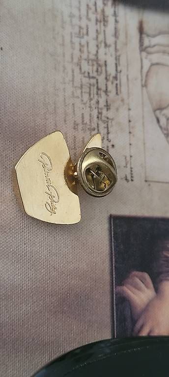 Plaquettes & Badges: Pins priscilia Presley – D'occasion à Vésenaz par emose