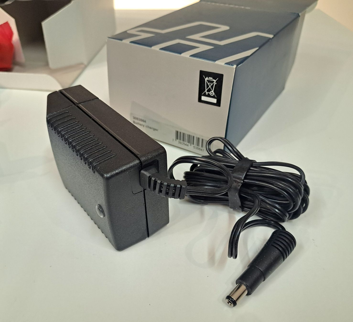 Altri Accessori: Hasselblad battery charger H – Usato da Genève venduto da Blowupster 1