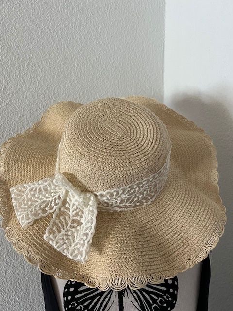 Copricapi, berretti & cappellini: Der stylische Hut -  Gr ca. 58 cm – Usato da Neerach venduto da romiping