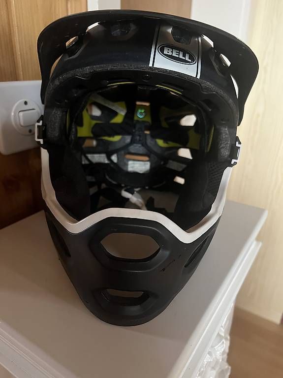 Casques: Integral Helm Marke Bell – D'occasion à Ulisbach par Bolf 1